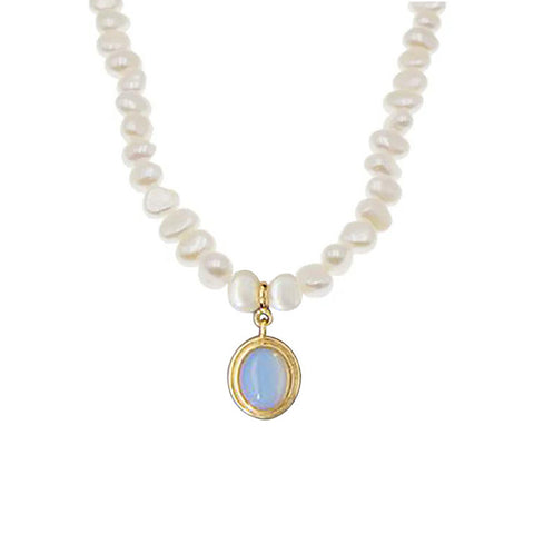 Round Medal Pearl Necklace