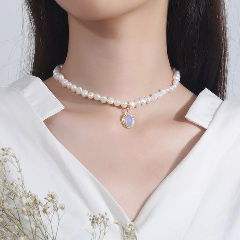 Round Medal Pearl Necklace